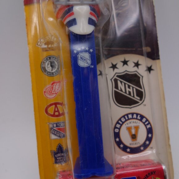 Limited Edition Pez NHL New York Rangers w/ Cherry Candy Made in USA Lot# 148792 - Picture 4 of 15